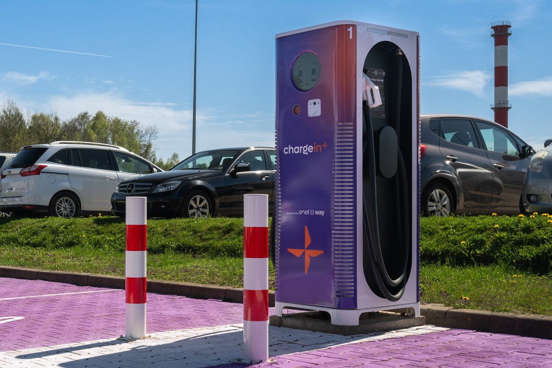 Read more about the article Stacje ładowania w galeriach handlowych