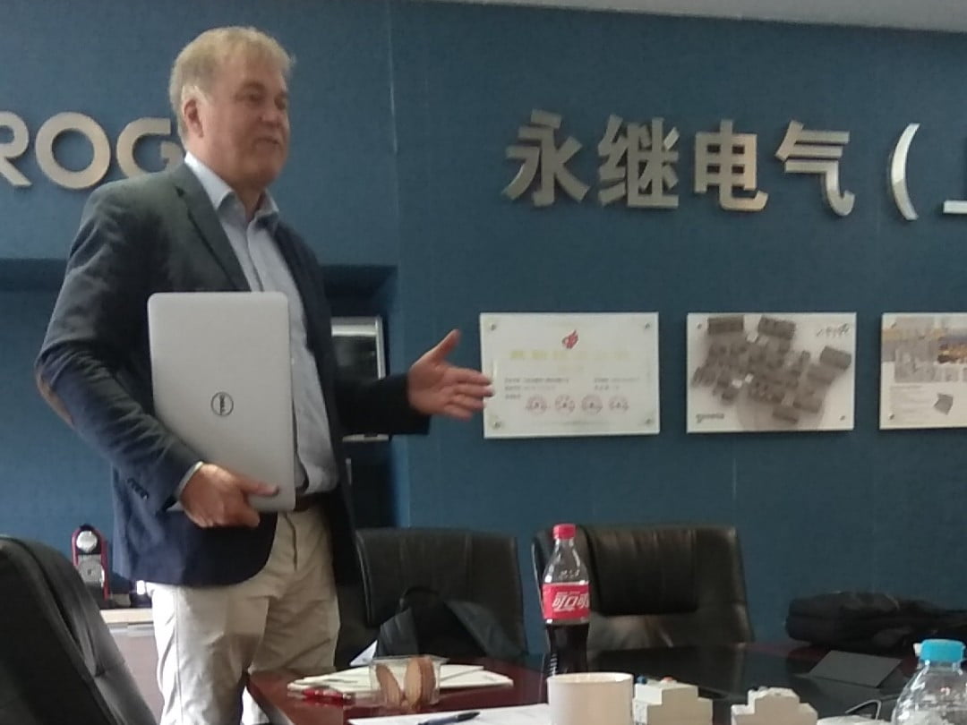 Read more about the article Podpisanie umowy z Rhenes