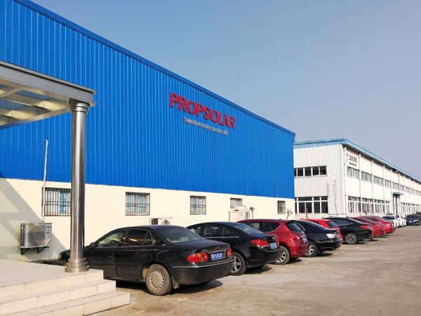 Read more about the article Jak wygląda produkcja paneli fotowoltaicznych Propsolar?