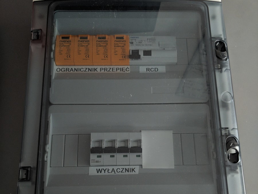 Read more about the article Dlaczego warto używać prefabrykowanych rozdzielnic PV?